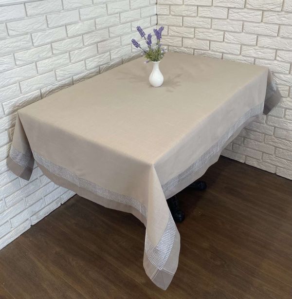 Скатертина поліестер зі стразами 130*180 код 02С02 Cappuccino