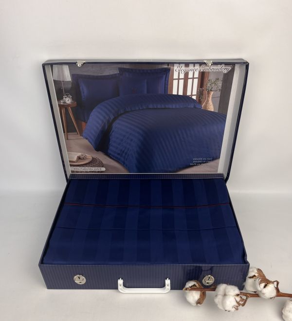 Постільна білизна Maison D'or сатин страйп 200х220 Elegance Embroidery Navy/Bordo