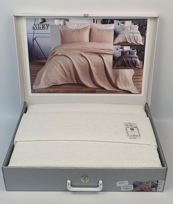 Покривало Moda Box 240х260 з наволочками Alev Krem