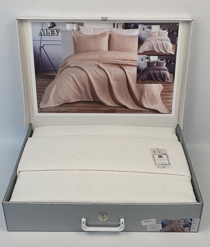 Покривало Moda Box 240х260 з наволочками Alev Krem
