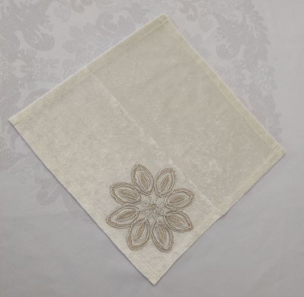 Серветка велюрова Acme з мереживом 35*35 Daisy Krem