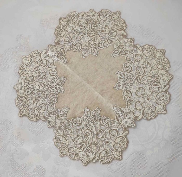 Серветка велюрова Acme з мереживом 40*40 Quenn Cappicino