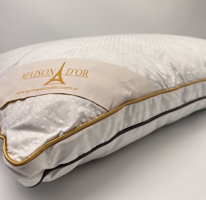 Подушка Maison D'or Four Season Gold-Platinum 50x70