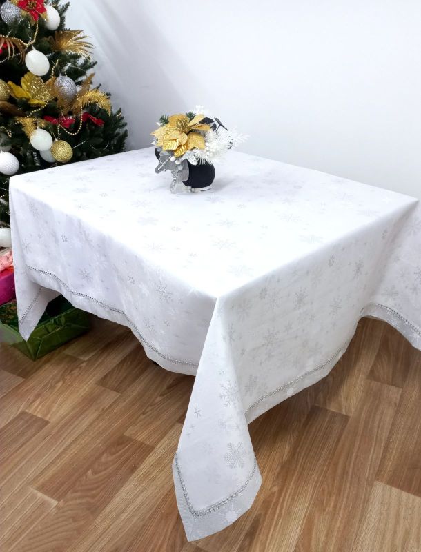 Скатертина поліестер зі стразами новорічна 150*220 код 920 White