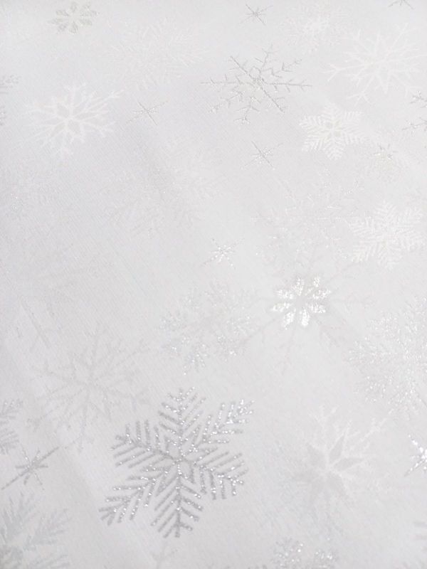 Скатертина поліестер зі стразами новорічна 150*220 код 920 White