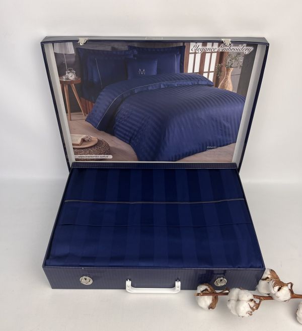 Постільна білизна Maison D'or сатин страйп 200х220 Elegance Embroidery Navy/Grey