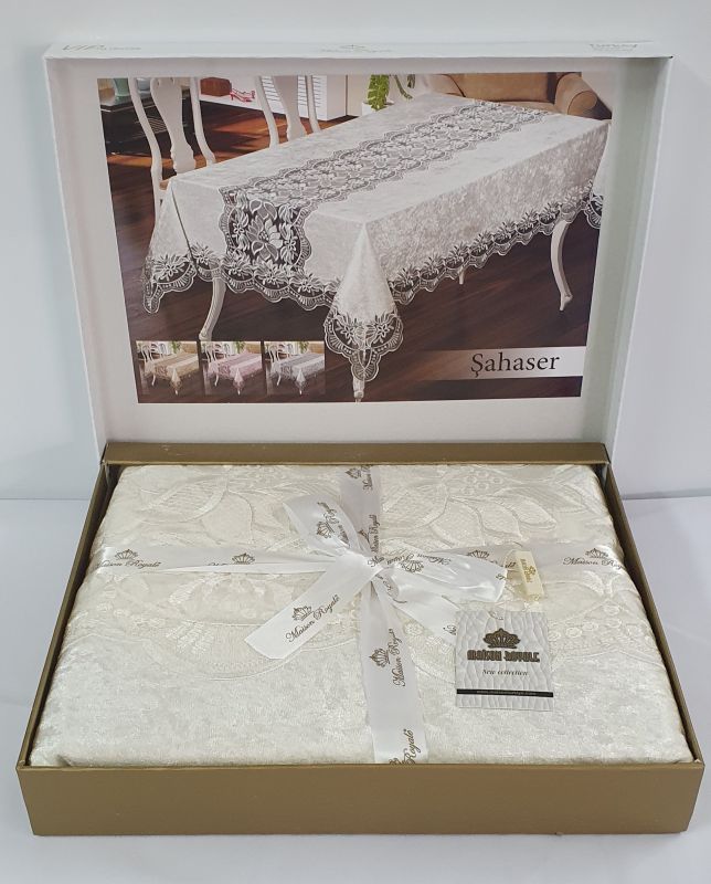 Скатертина Велюр Maison Royale 160x220 Sahaser Cream