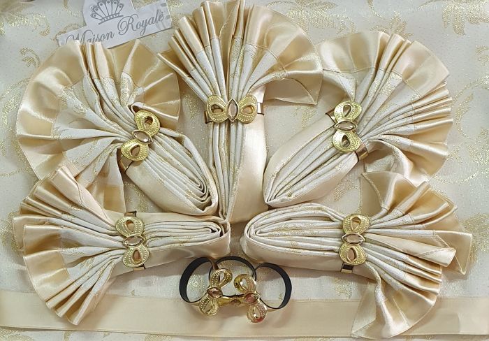 Скатертина з люрексом Kurdeleli Set Maison Royale 160x220+8 psc Gold